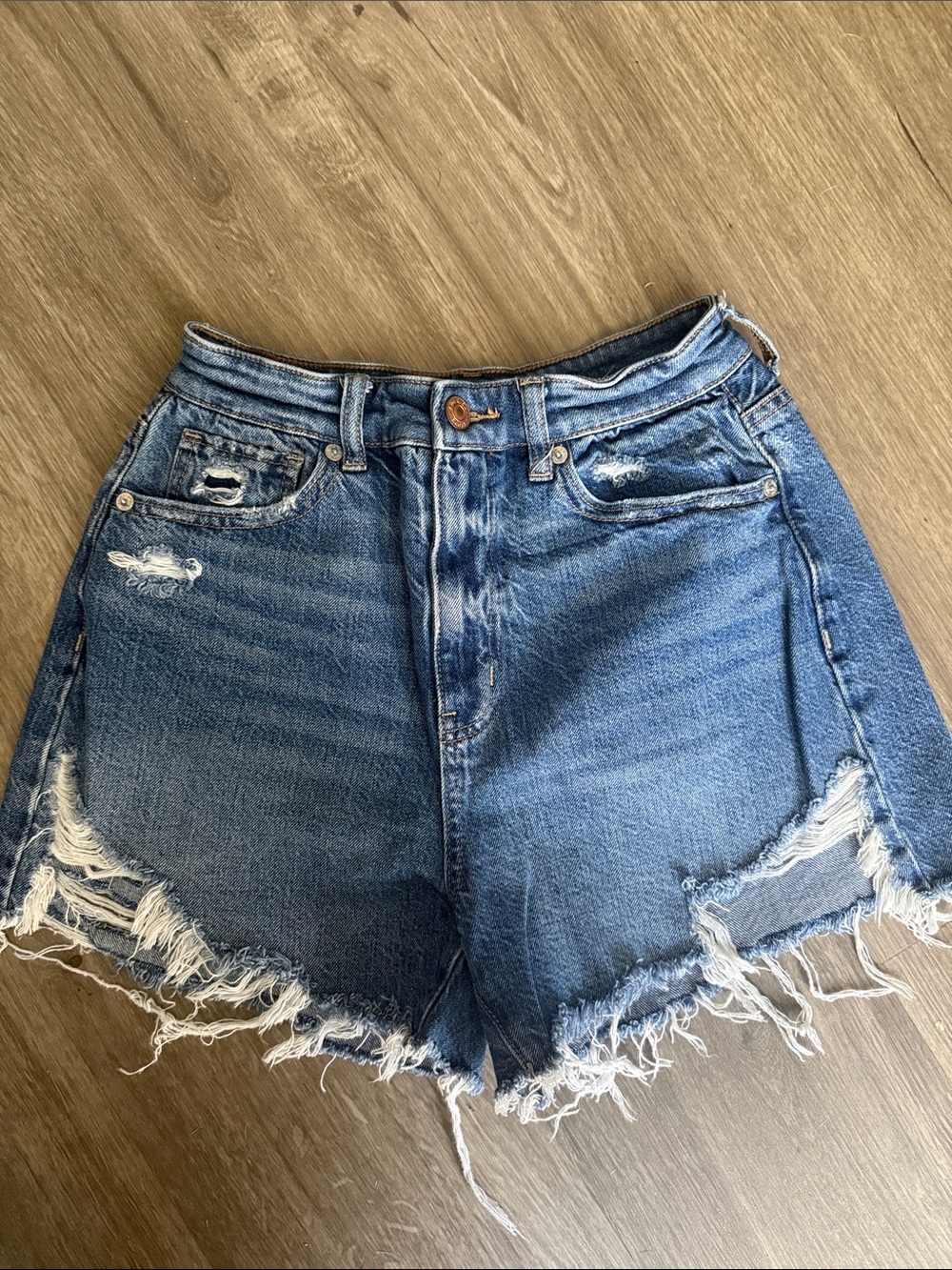American Eagle Outfitters High-Waist Distressed Denim Shorts in Medium Blue